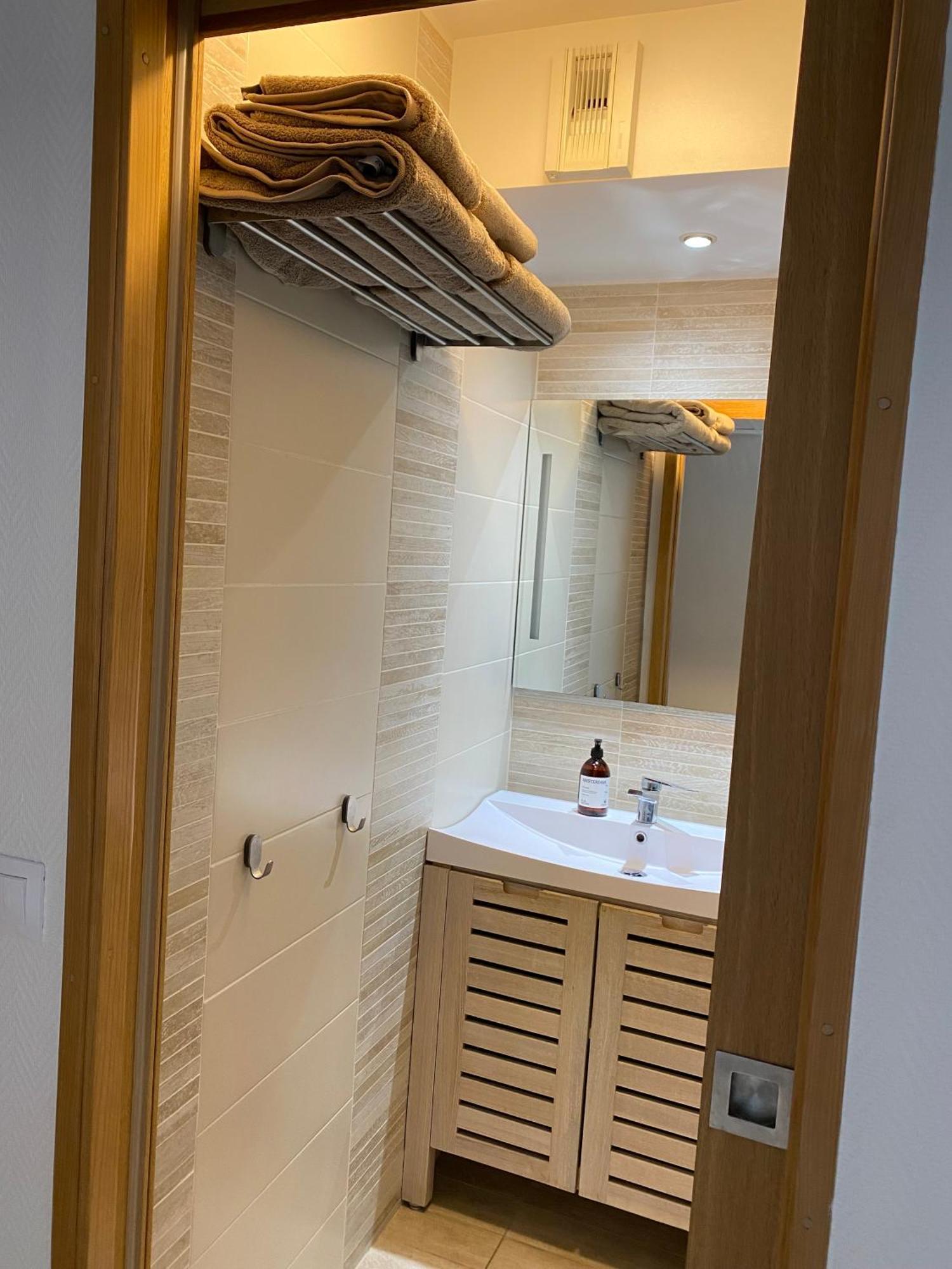 Cosy Apartment In La Defense กูร์เบอวัวร์ ภายนอก รูปภาพ